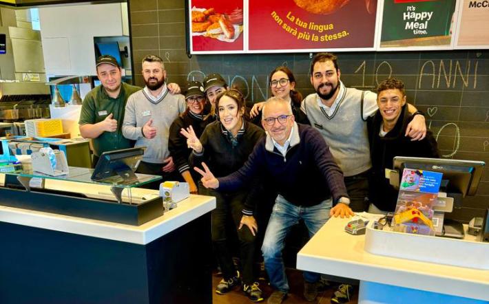 Un pasto al giorno per tutto il prossimo anno: McDonald’s dona 365 pasti alla Caritas di Mondovì 