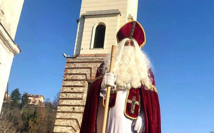 Farigliano: anche San Nicolao alla Camminata dei Babbi Natale di oggi pomeriggio 