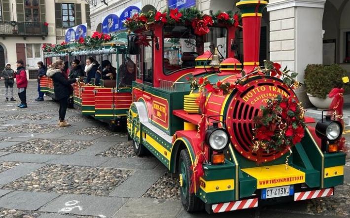 A Ceva ritorna il trenino di Natale del Banco Azzoaglio accompagnato da musica e caldarroste