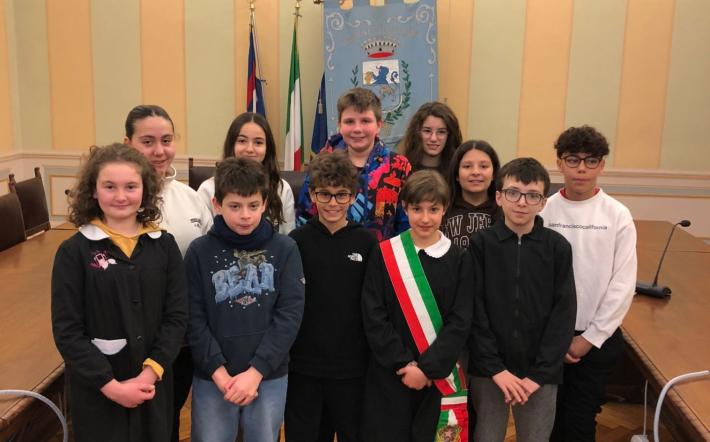 Dogliani: si è insediato il nuovo consiglio comunale dei ragazzi guidato da Arianna Porro 