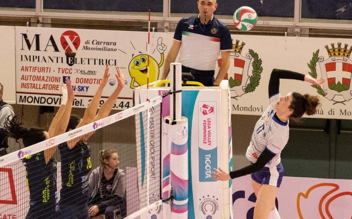 Decortes attacca il muro cremasco