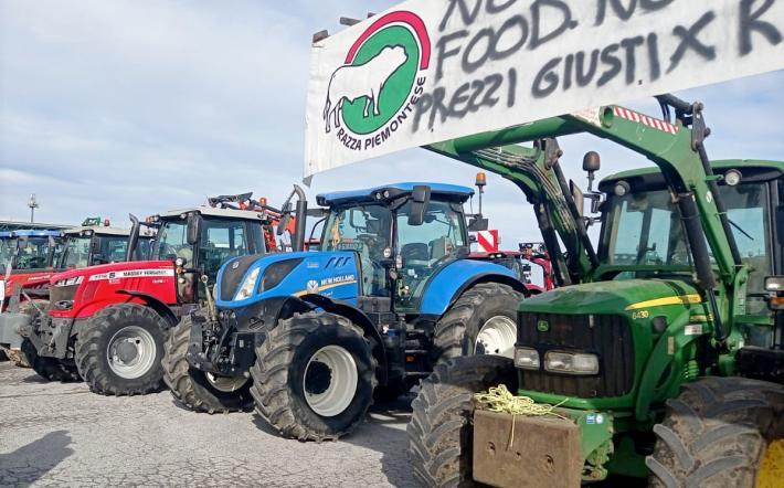 La protesta dei trattori: a Mondovì, in piazza Ellero