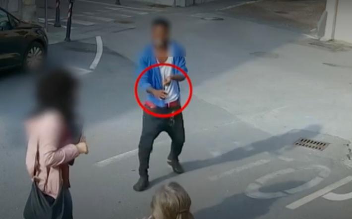 Bene Vagienna, ex richiedente asilo con il coltello in piazza. Il giudice: non voleva minacciare alcun passante