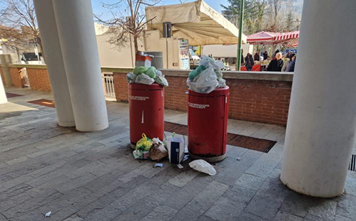 Mondovì: farmaci non raccolti in piazza Monteregale, spettacolo degradante