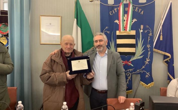 Ceva ha premiato Silvio Amerio, storico vigile del fuoco volontario 