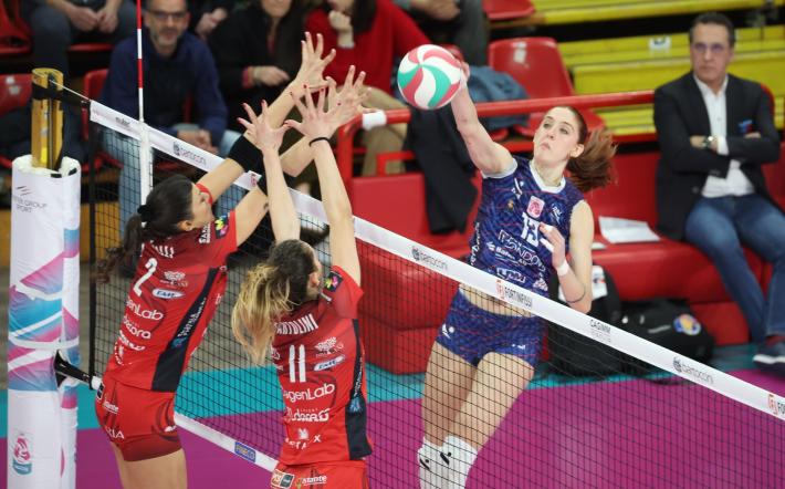 Brava Lpm Bam, ma Perugia è più forte: al PalaBarton è 3-1 per le “black panters”.