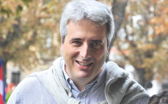 «Non si distrugge o si svende una casa ogni volta che si cambiano gli inquilini. Prima i progetti, poi le persone»