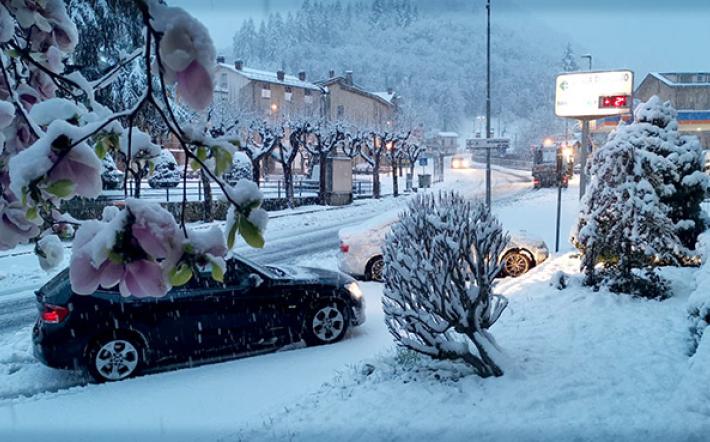 Anche mercoledì mattina il risveglio con la neve sulle nostre colline. I “giorni della Vecchia” prolungano, di poco, l'inverno