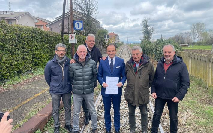 Ferrovia Ceva - Ormea: 10 treni al giorno da lunedì a venerdì e 8 treni al giorno al sabato, dalle 6 alle 19. I COSTI DEI BIGLIETTI