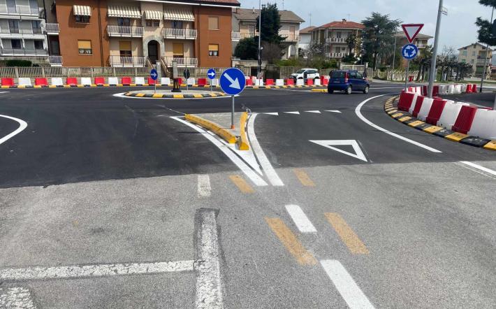 A Villanova Mondovì sistemazione semi-definitiva di due rotatorie sulla provinciale 37