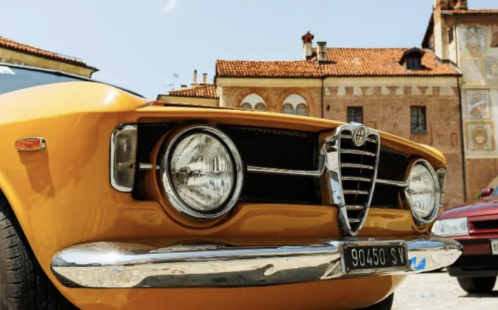 Mondovì, piazza Maggiore: Raduno d'auto d'epoca, settima edizione