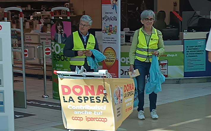 Mondovì, “Dona la spesa”: 1200 kg di alimenti dall’Ipercoop alla Caritas