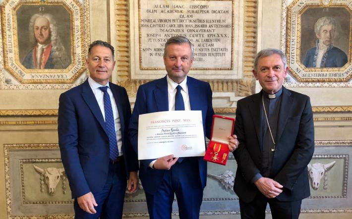 Mondovì: il presidente della Compagnia di San Paolo Ezio Raviola Cavaliere di San Gregorio Magno