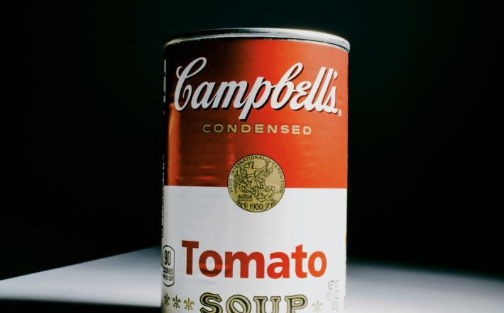 Dopo Caravaggio c’è Warhol a Mondovì: la mostra del re della pop art in Santo Stefano