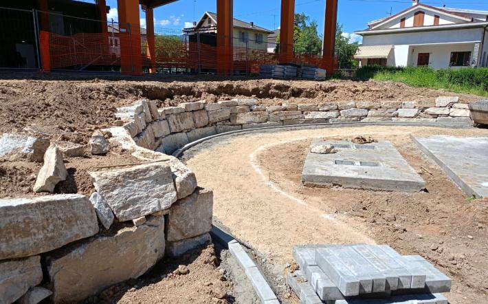 Peveragno: proseguono i lavori nell’area verde davanti a “La Sousta”