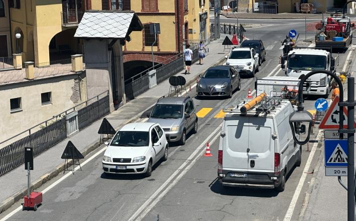 Mondovì: ora anche due semafori per i lavori Italgas sul ponte della Madonnina