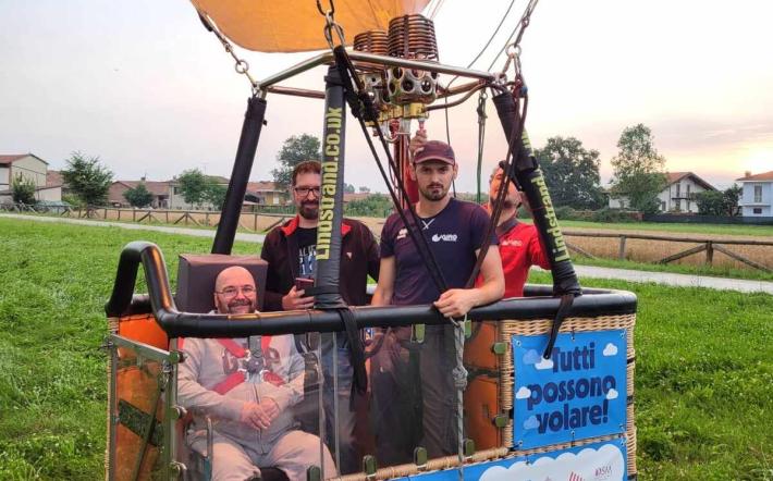 È di Carrù l’unica azienda del nord Italia ad offrire voli in mongolfiera per persone con disabilità