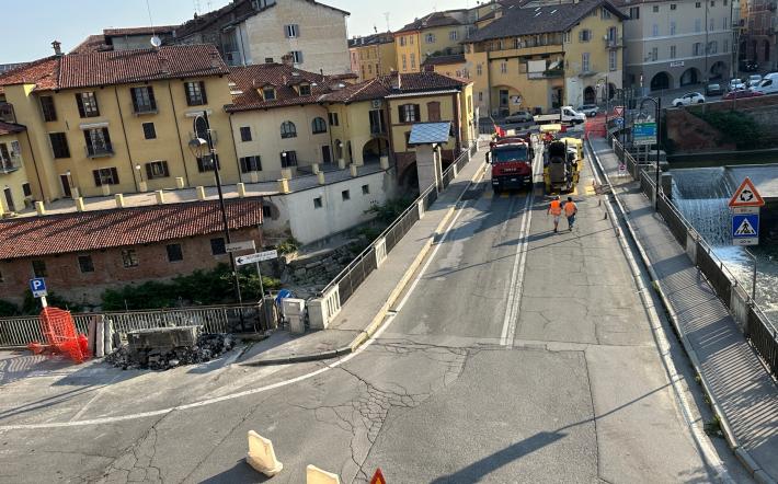 Mondovì, ponte della Madonnina chiuso per rifacimento dell'asfalto