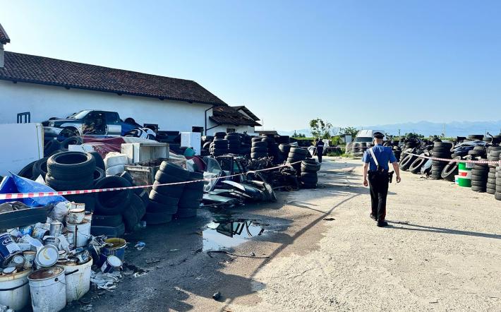 Inquinamento ambientale e gestione illecita di rifiuti: 32 avvisi di garanzia. Carabinieri sequestrano cascinale abusivo di Fossano e azienda di Bene Vagienna
