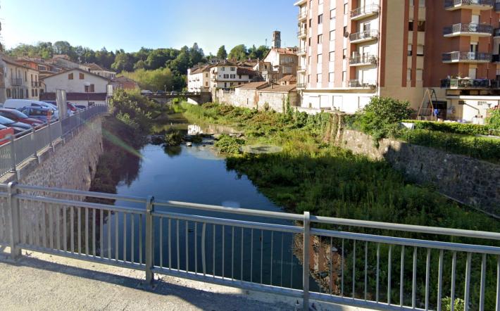 Ceva, gettano una bicicletta nel Cevetta e scappano: individuati i responsabili
