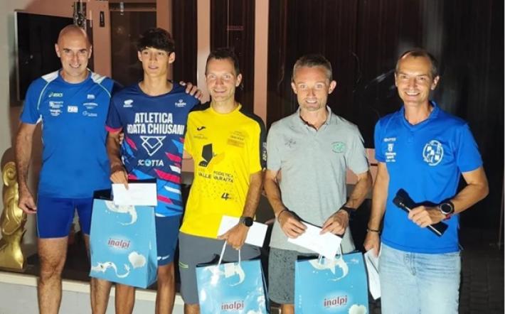 podio assoluto villanova8run