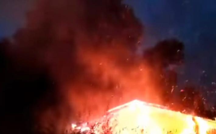 San Giacomo: in fiamme un gabbiotto 