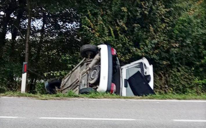 Mondovì: auto si ribalta a Pogliola