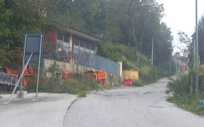Roburent: «Piazzola dell’elisoccorso inutilizzabile a causa di materiali abbandonati da un privato»