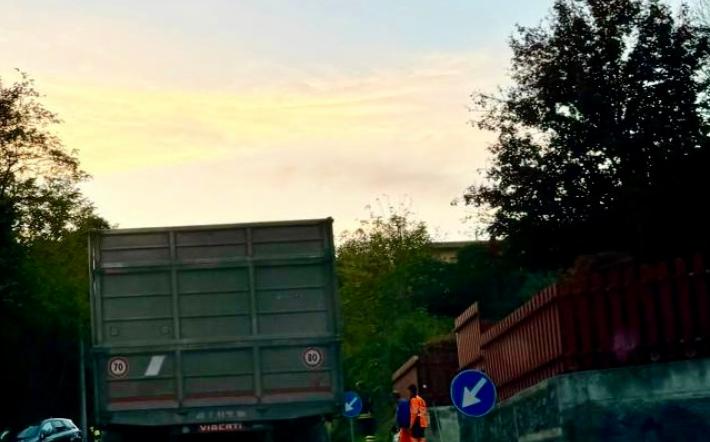 Auto contro camion a Ceva: ferita una donna 