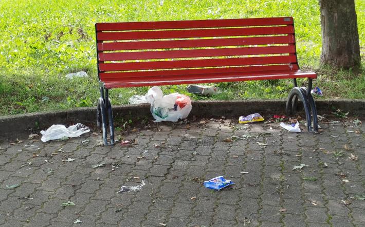 Giardini di via Succursale: rumore e rifiuti. Segnalazione dei nostri lettori