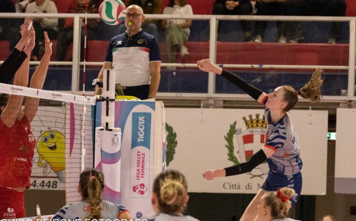 Bam al tappeto in quattro set, Messina non si ferma nemmeno a Mondovì