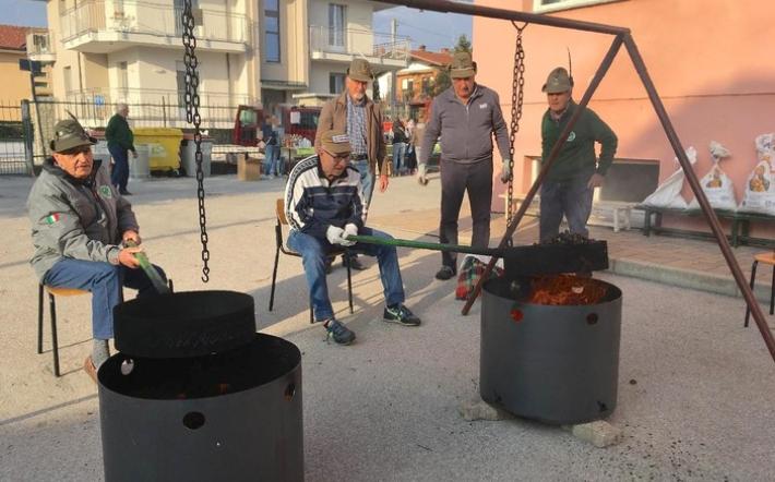 Castagnata per la scuola di Morozzo grazie agli Alpini