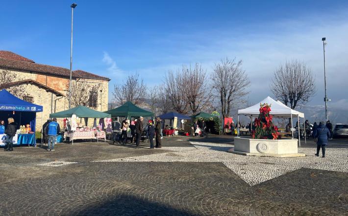 Niella Tanaro: il freddo non ha fermato il mercatino di Natale