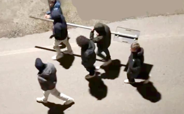 Vicoforte: cartelli stradali rimossi dal terreno e portati in giro come trofei