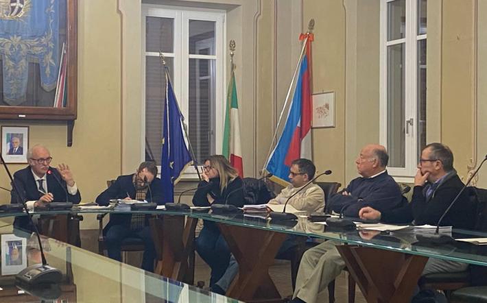 Vicoforte: donna inseguita da un gruppo di ragazzini, il racconto in Consiglio comunale