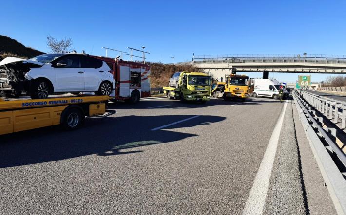 Mondovì: autostrada chiusa dopo il casello per Savona per un incidente 