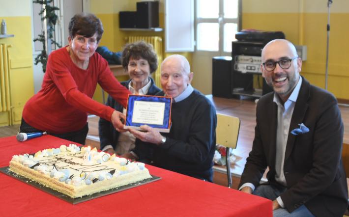 Mondoví: i 100 anni di Alfredo Gualina festeggiati anche dal sindaco 