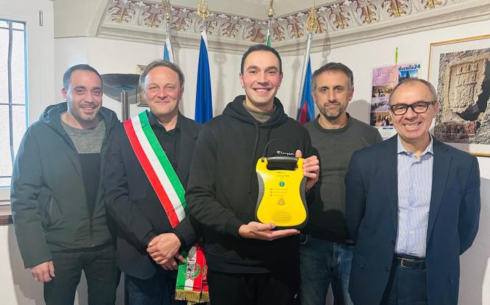 Donato un nuovo defibrillatore alla comunità di Roburent