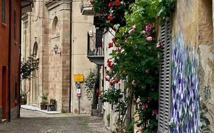 Dogliani: i volontari di Castello c’è pensano a “spazi pop-up” per animare piazze e vicoli del borgo