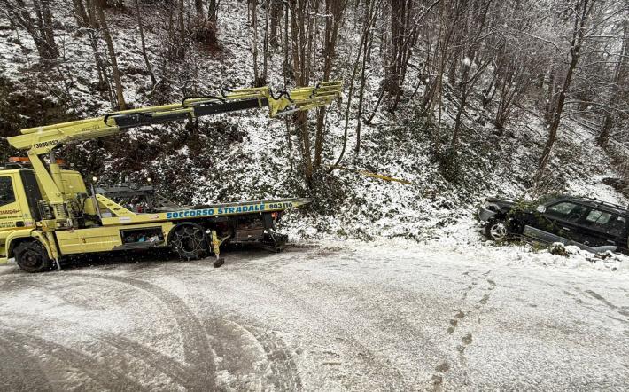 Frabosa Soprana: auto fuori strada sulla via per Corsaglia