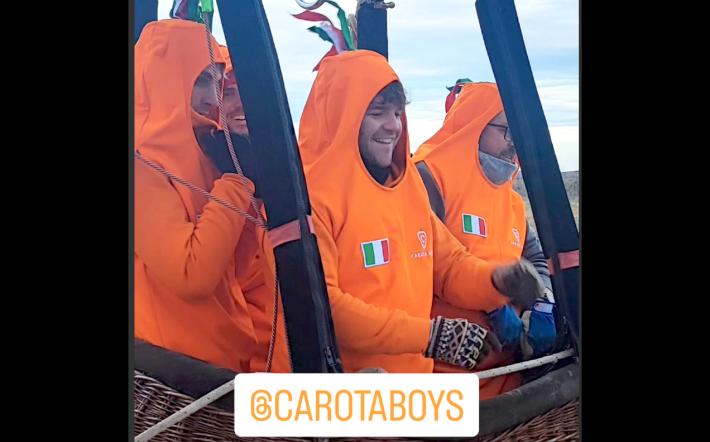 "Carota Boys" a Mondovì per la vittoria di Sinner agli Australian Open. In mongolfiera con lo striscione del campione altoatesina