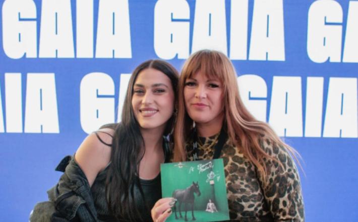 Villanovese trucca le artiste del Festival e intanto diventa anche Miss Mamma Italiana 2025