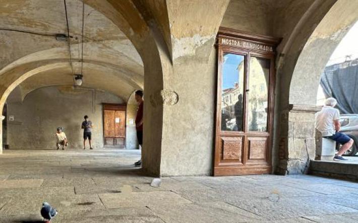 Mondovì, studente aggredito da coetanei in piazza Maggiore: “I due li avevo già notati al maneggio, ma non li conoscevo”