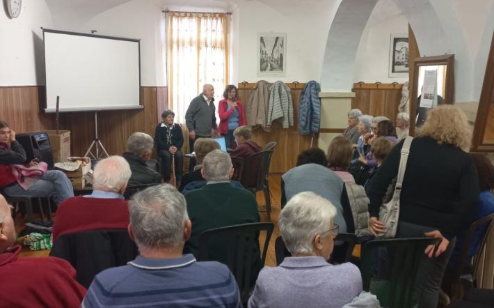 Chiusa Pesio: Centro Incontri gremito per la presentazione del libro “Marita a bèrgéra”