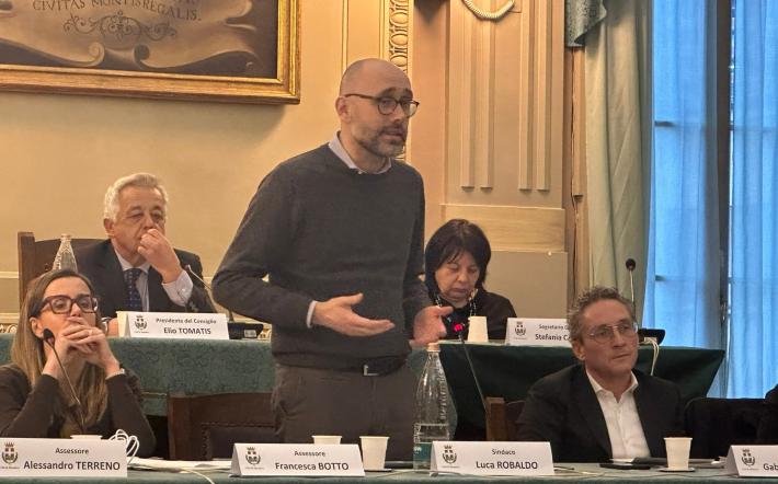 Mondovì, «Chilometri di pannelli fotovoltaici a terra: nulla di peggio»