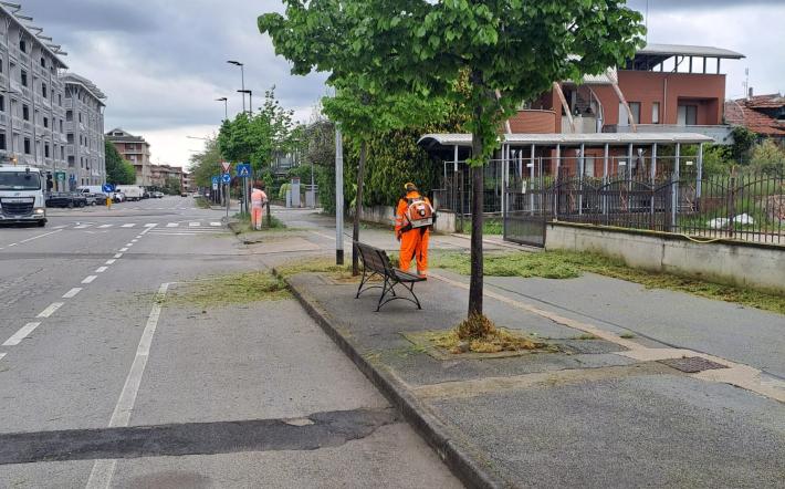 Mondovì: avviate le operazioni di sfalcio dell'erba nei quartieri Ferrone e Altipiano