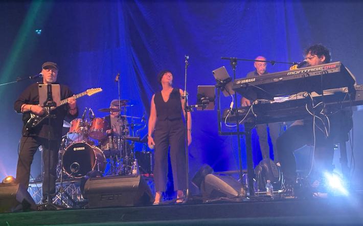 Mondovì, Rotary: il pubblico del "Baretti" ha cantato i brani italiani più belli aiutando sanità e scuole