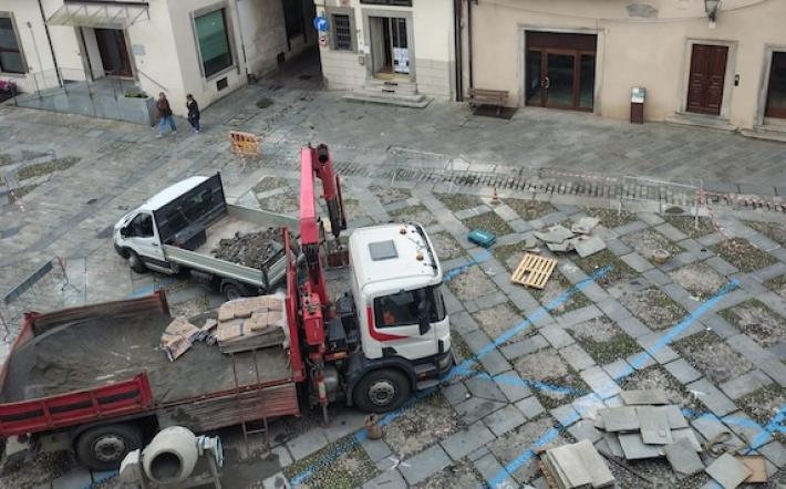 Ceva: piazza Vittorio Emanuele II si rifà il trucco. Torna il lastricato al posto dei rattoppi in bitume