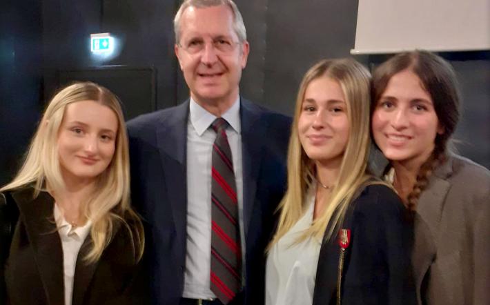 Studentesse dei Licei alla Camera dei Deputati: il podcast “La seduta è aperta”