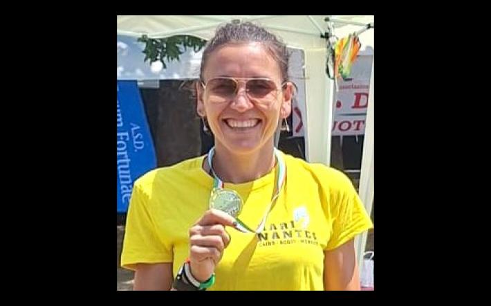 Aurora Garelli. medaglia d’oro agli italiani di nuoto master 40